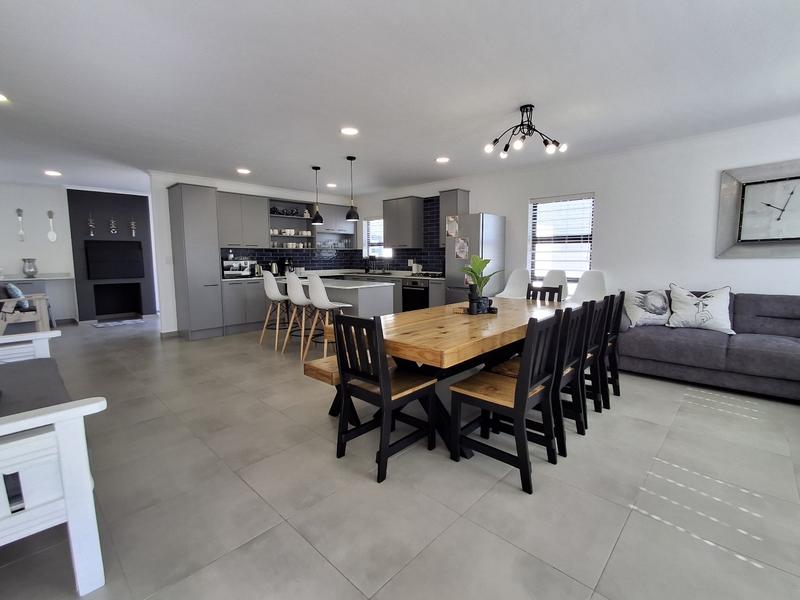 4 Bedroom Property for Sale in Sandy Point Western Cape